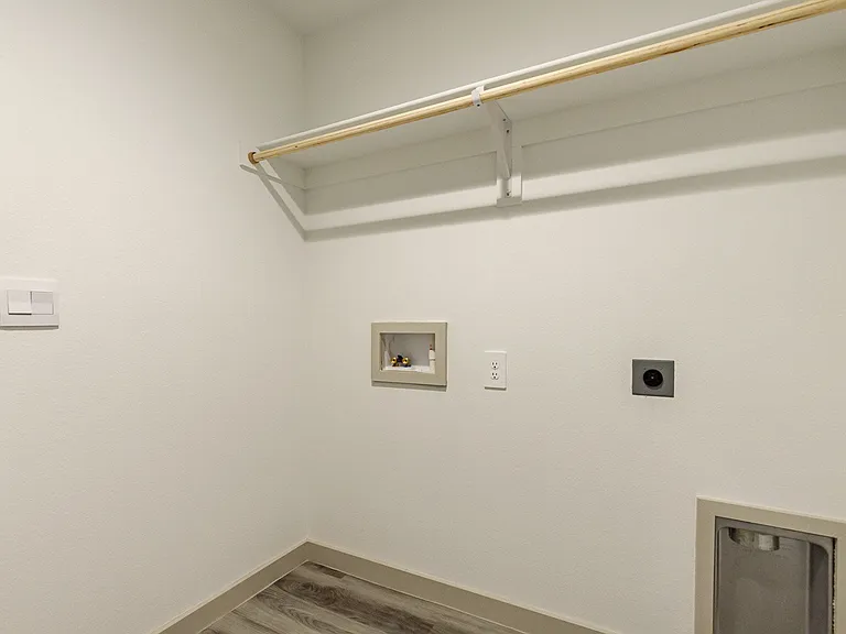 7729 92nd St — Photo 39