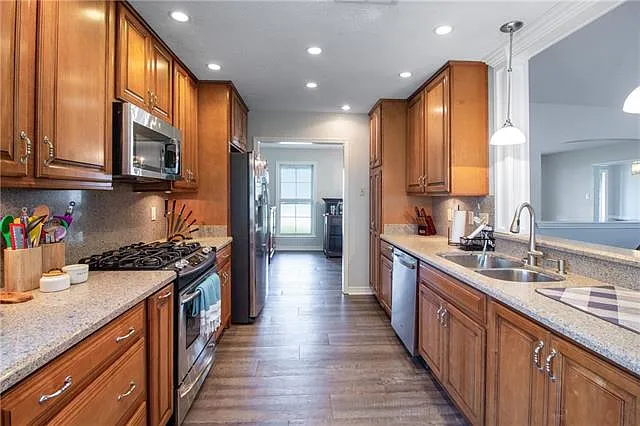 16 Parlange Dr — Photo 9
