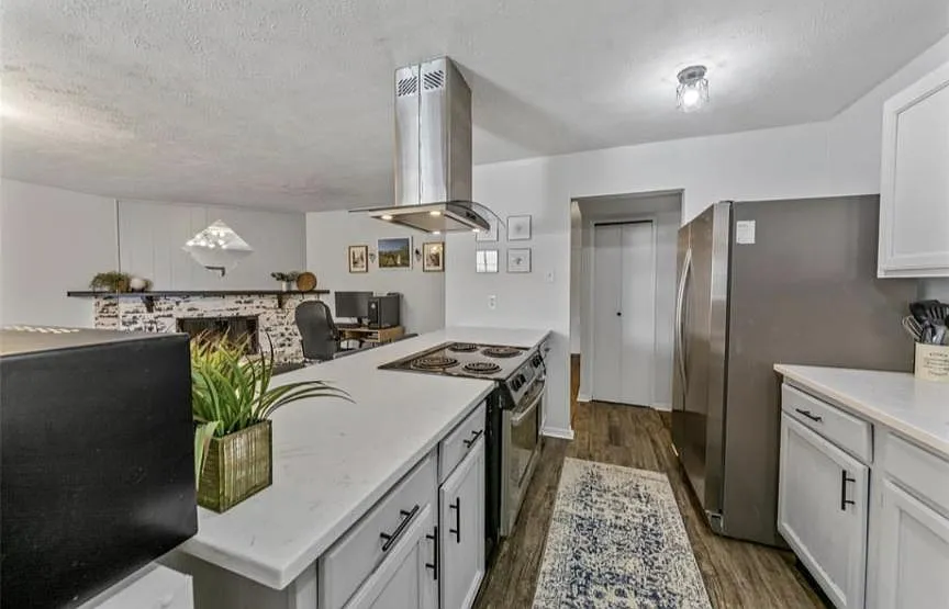 526 Windsor Dr — Photo 4