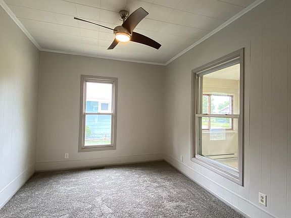 5th image of 1127 Maple Row
