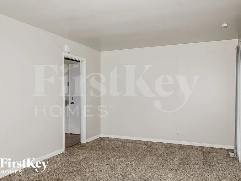 505 Vista Dr — Photo 8