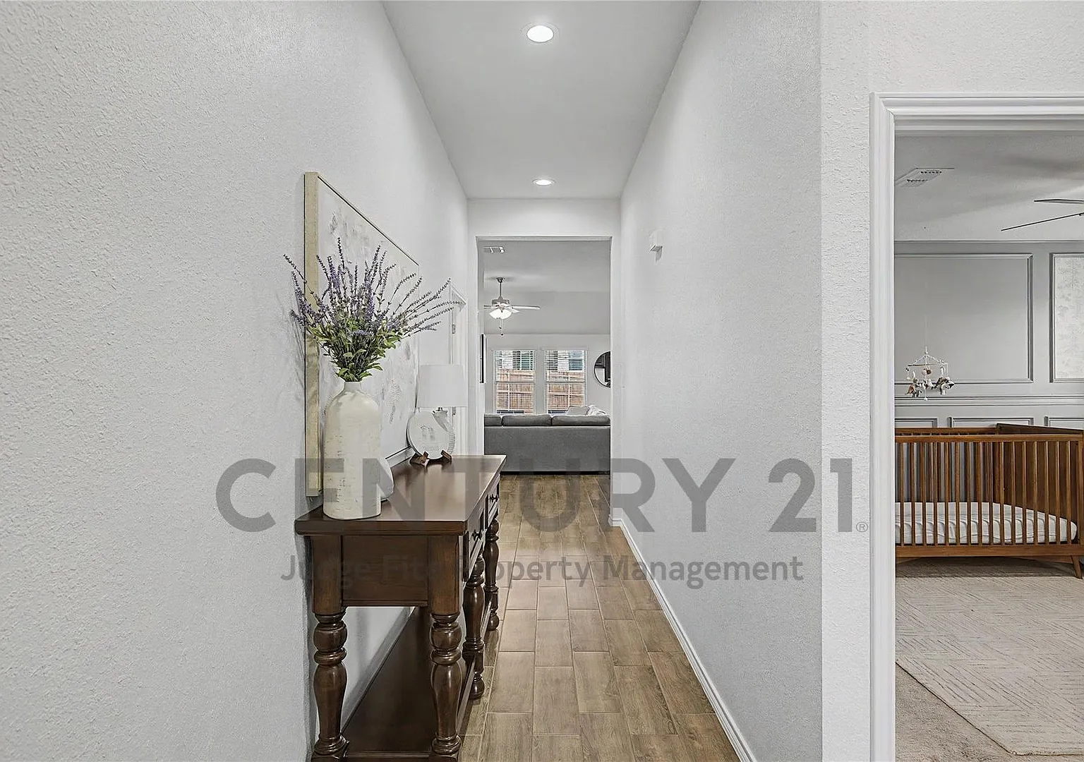 Inviting 3/2/2 in Weatherford Ready For Immediate Occupancy! — Photo 4