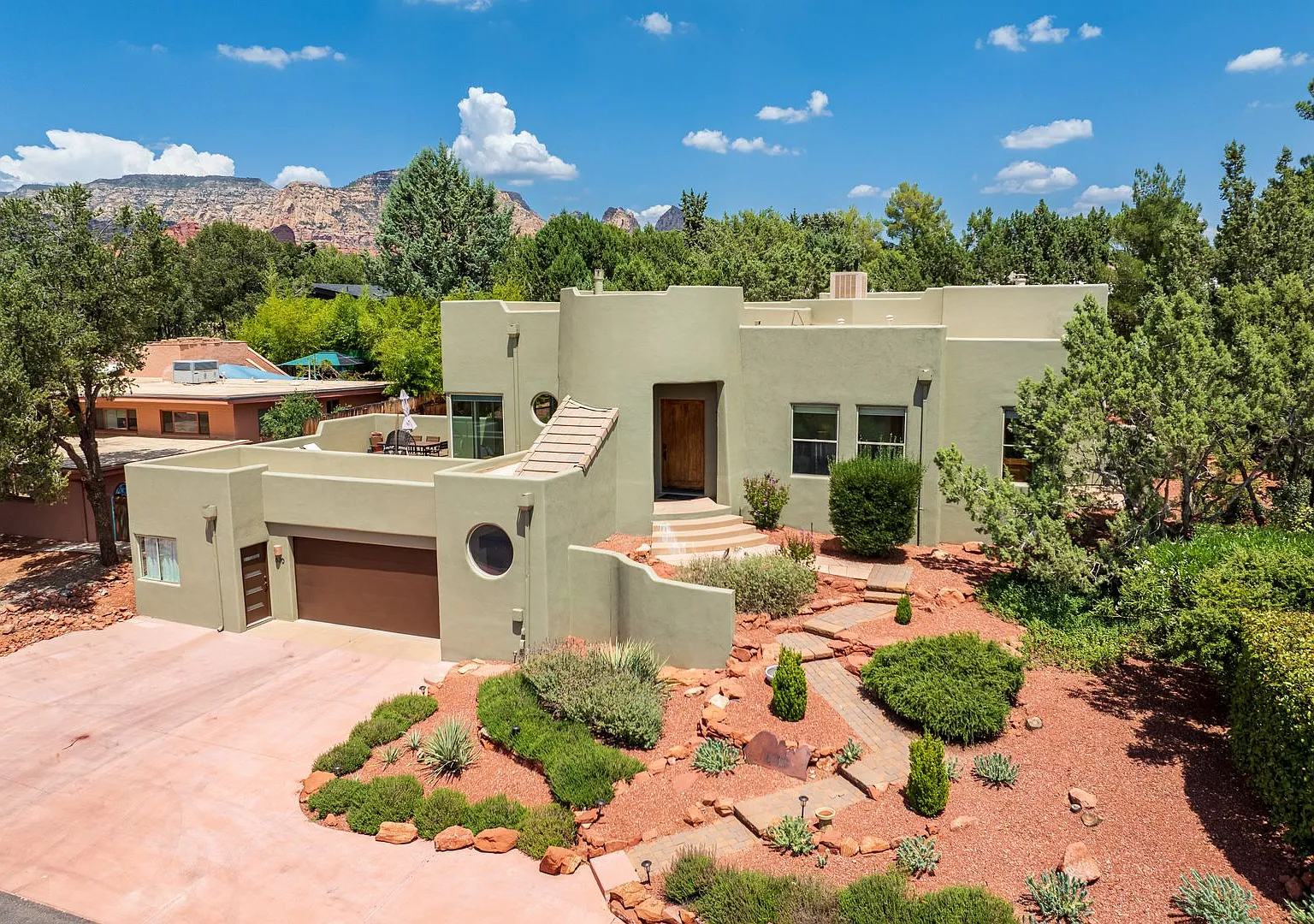Stunning Views, Patio, Beautiful Contemporary Home! — Photo 2