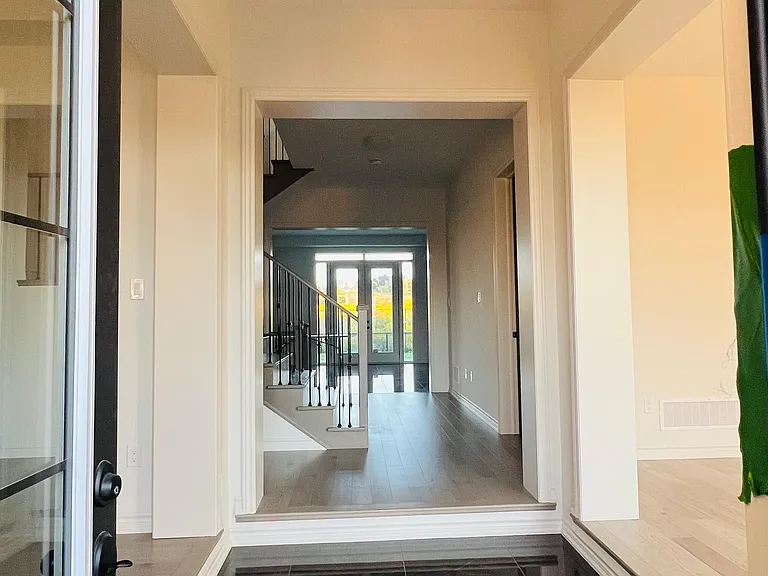 23 Marigold Blvd E — Photo 3