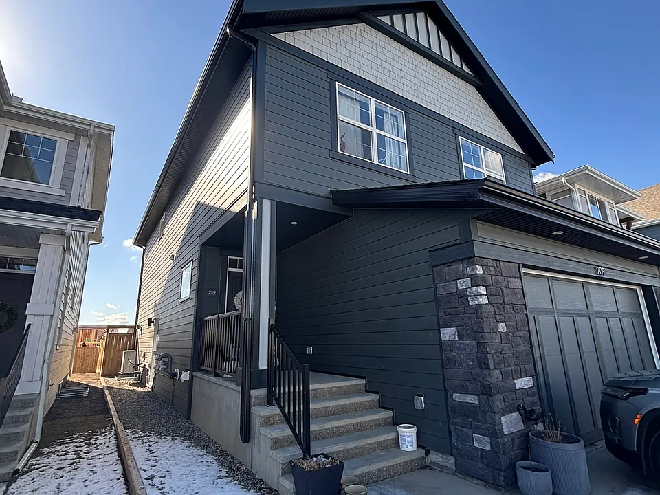 209 Magnolia Mnr SE #B