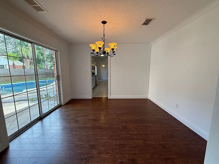 905 Poinciana Dr — Photo 8