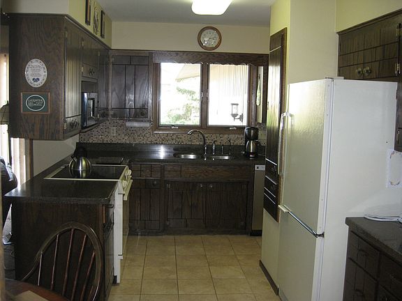 Silestone counters, CT floor