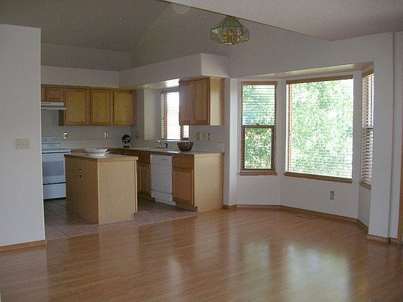 6085 Whirlwind Dining