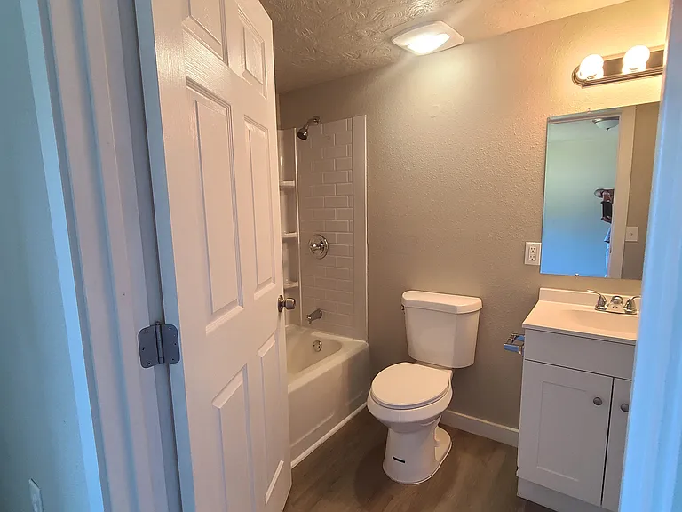 103 S 12th St #1A — Photo 8