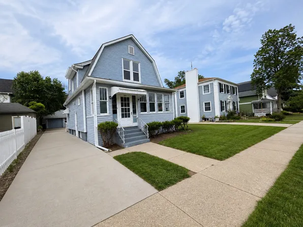 506 Barrett St, Elgin, IL 60120