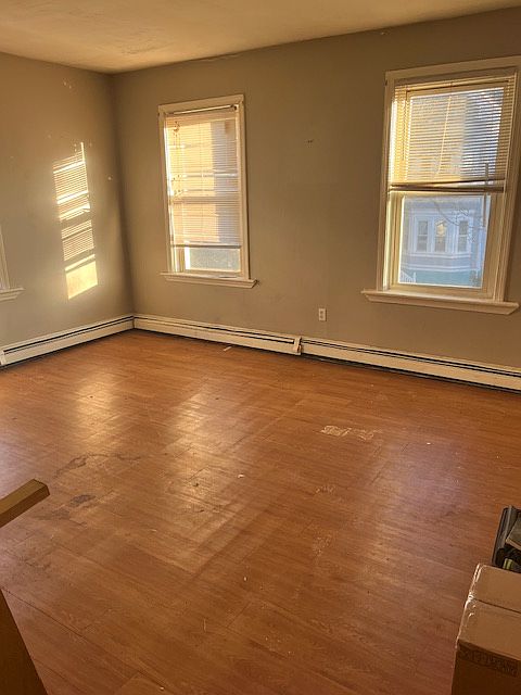 large front bedroom laminate floor