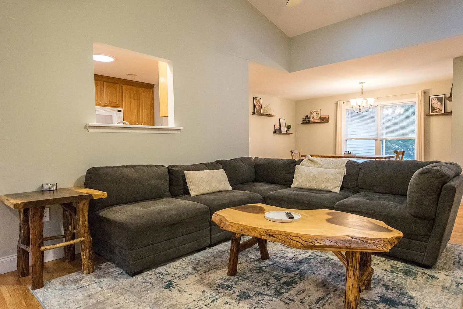 4 bed, 2.0 bath, 2034 sqft, $3,722 — Photo 4