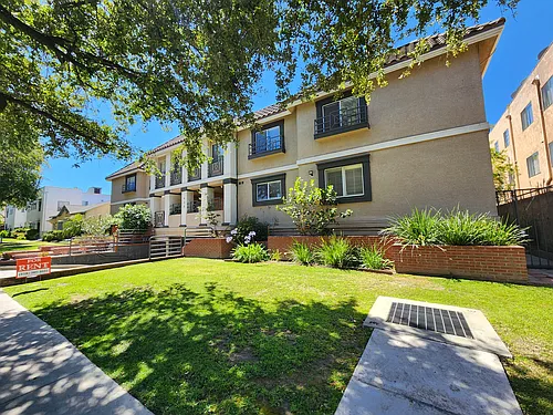 420 Riverdale Dr #11 Photo 1