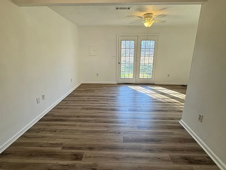 427 Mount Pelia Rd #3 — Photo 1