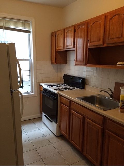 2nd image of 1512 E 172nd St APT 1R