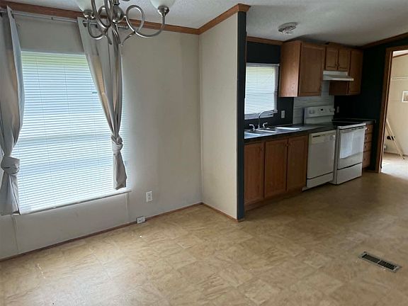 4th image of 156 Robins Nest Dr