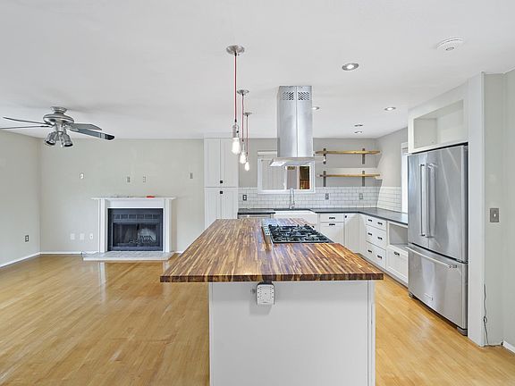 4th image of 16205 NE 109th St