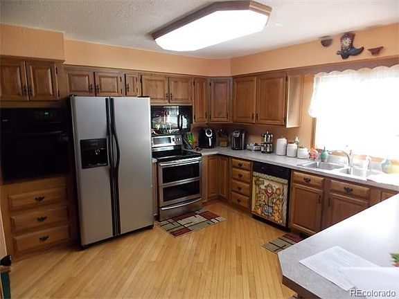 4th image of 591 Pine St