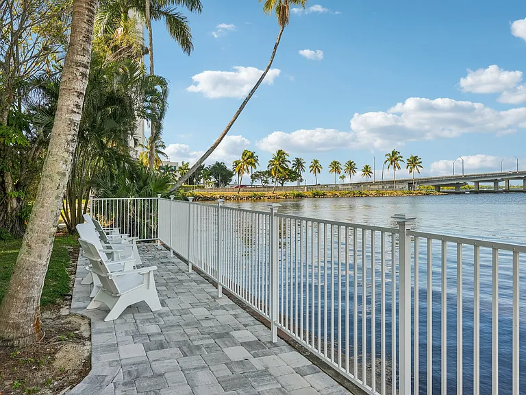 Riverwalk Apartments — Photo 21