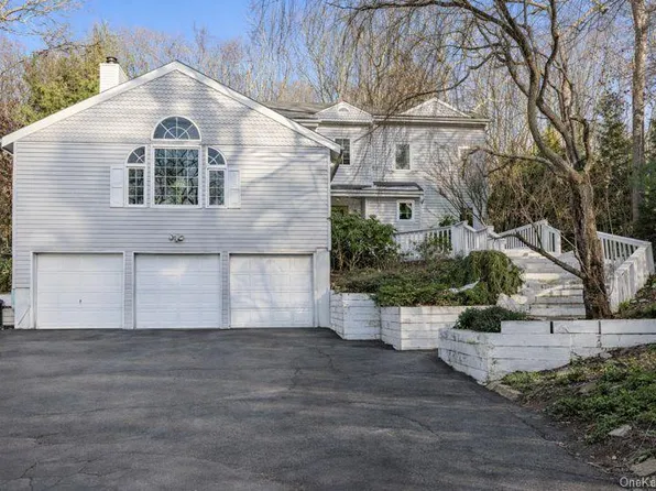 39 Fleets Cove Road, Huntington, NY 11743