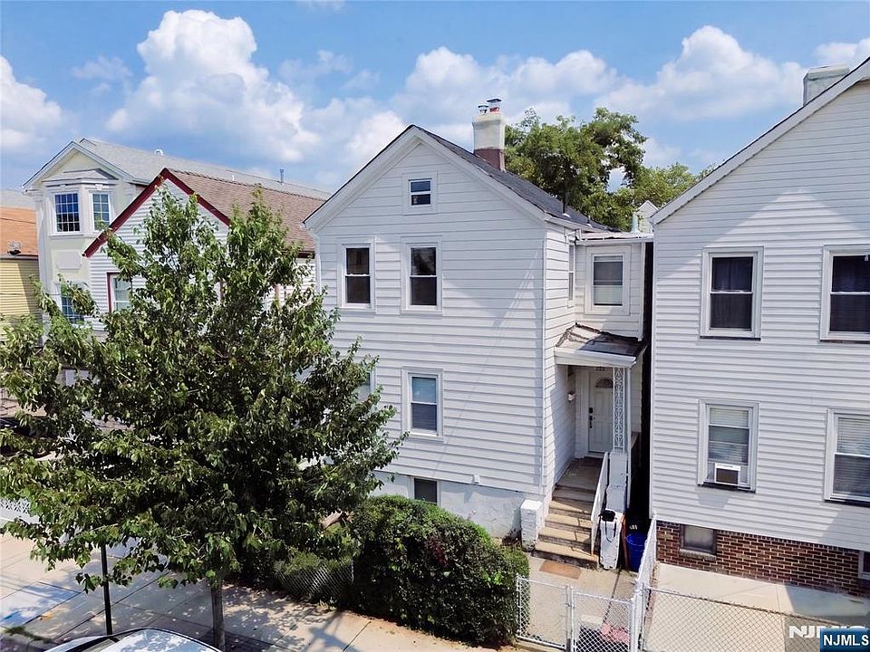 1st image of 323 John St