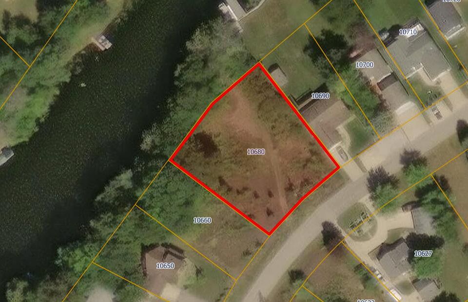 1st image of 10680 Emerald Dr