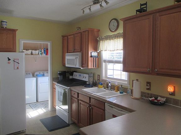 4th image of 143 Mobley St