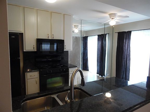 4th image of 32 Waterford Dr