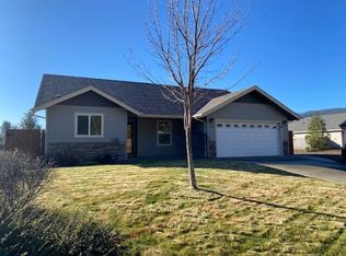 316 Cedar Ridge Dr, Cave Junction, OR 97523