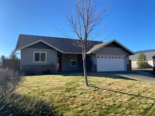 316 Cedar Ridge Dr, Cave Junction, OR 97523