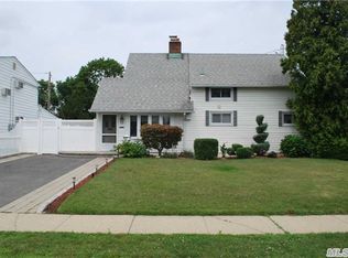 25 Orchid Rd, Levittown, NY 11756