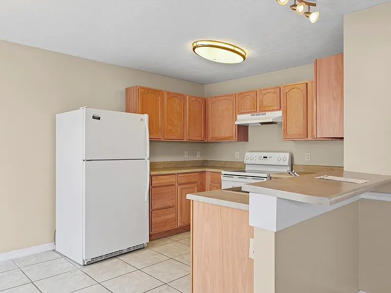 916 E Baker St — Photo 7