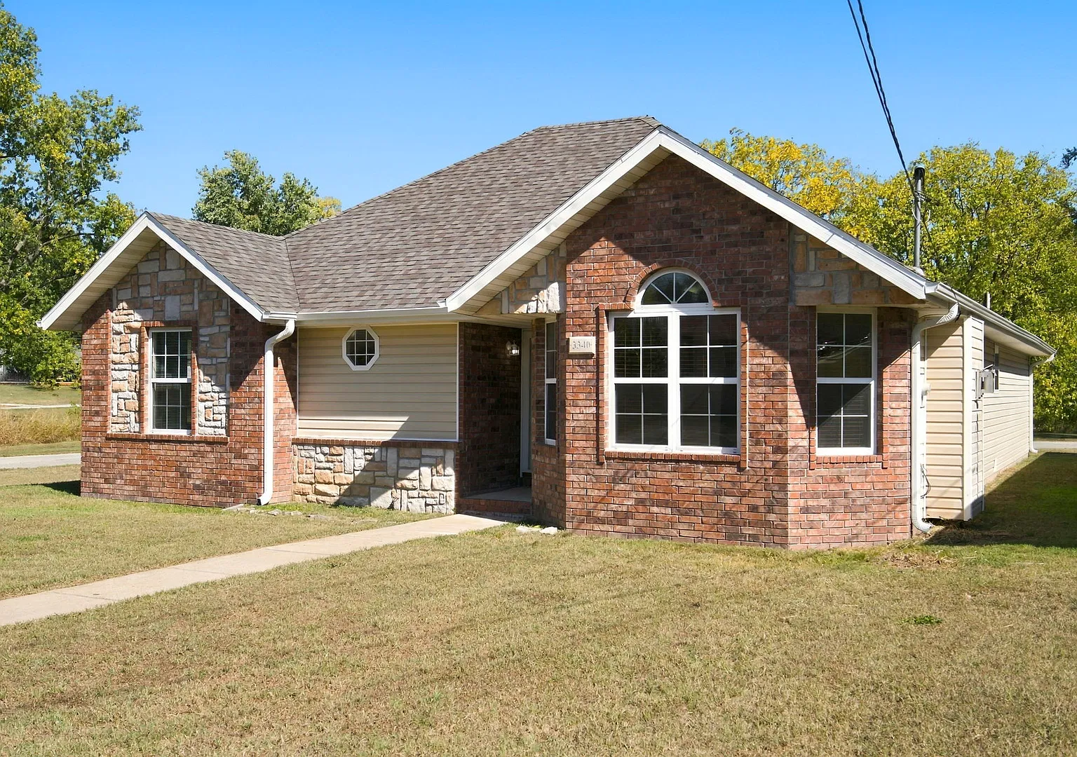 3 bedroom rental on 1 Acre lot! — Photo 1