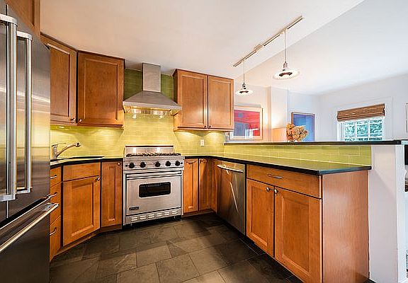4th image of 130 Dean St APT 4