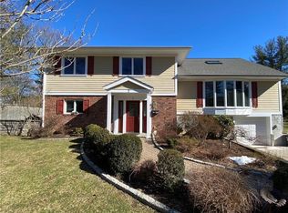 7 Country Ridge Dr, Pt Chester, NY 10573