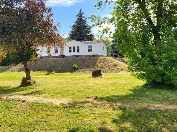 102 Robinson Ln, Saint Maries, ID 83861