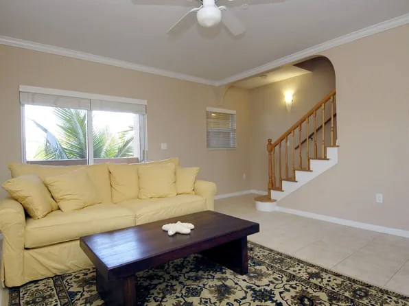 3244 NE 6th St, Pompano Beach, FL 33062