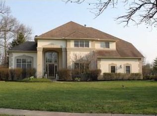 1158 Harrison Pond Dr, New Albany, OH 43054