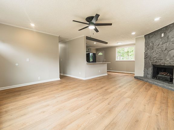 4th image of 464 Bragg Ave