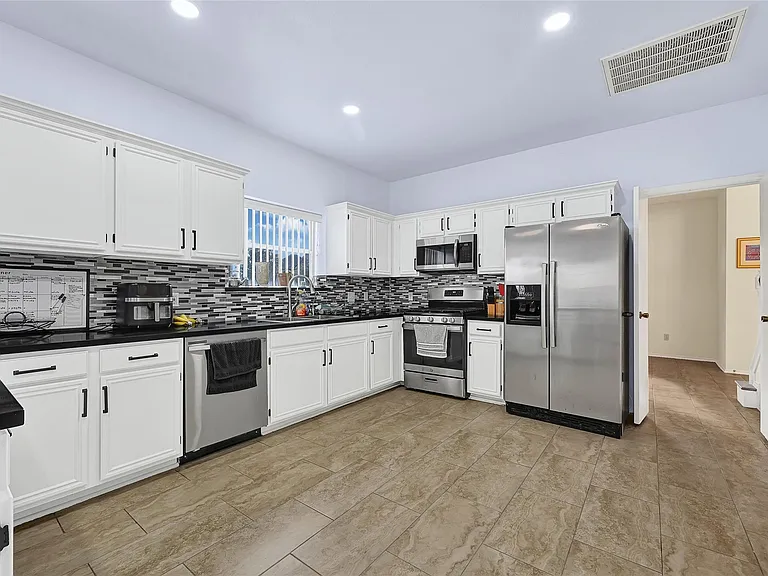 5910 Rolff Ln — Photo 23