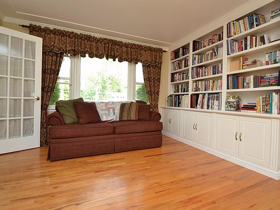 5th image of 105 Edison Ave