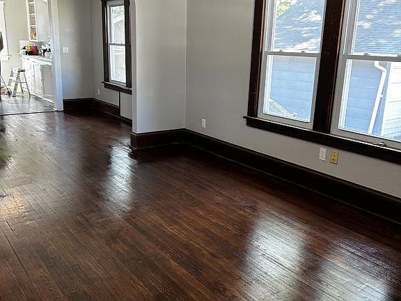 3rd image of 513 Wellmoor St