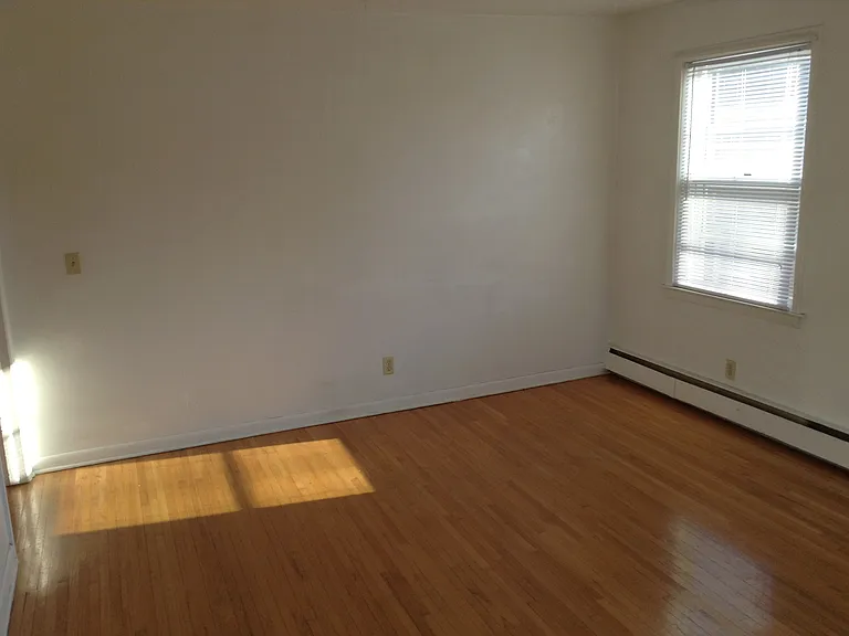 1006 Broadway St — Photo 14