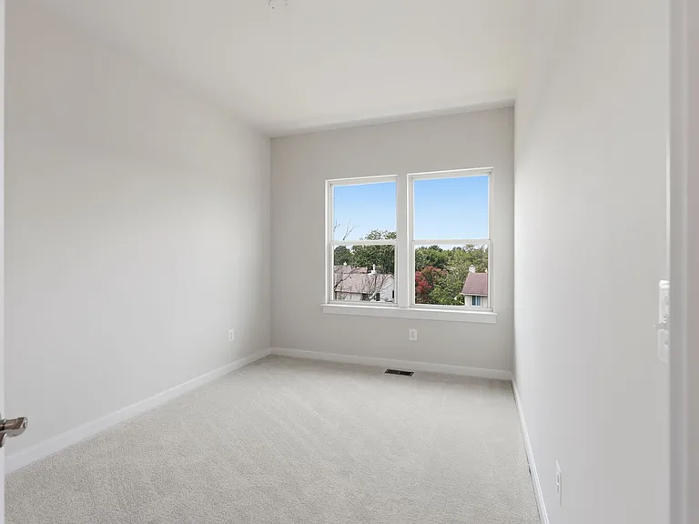 2118 Acadia Rd — Photo 30
