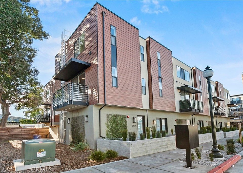 1st image of 2531 Victoria Ave