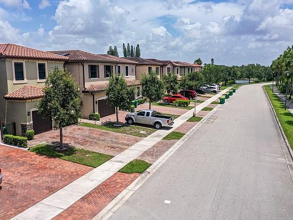 3rd image of 5705 NW 47th Avenue