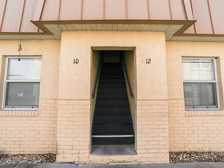 Hamilton House Apartments — Photo 21