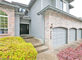 22140 SW Taylors Dr, Tualatin, OR 97062