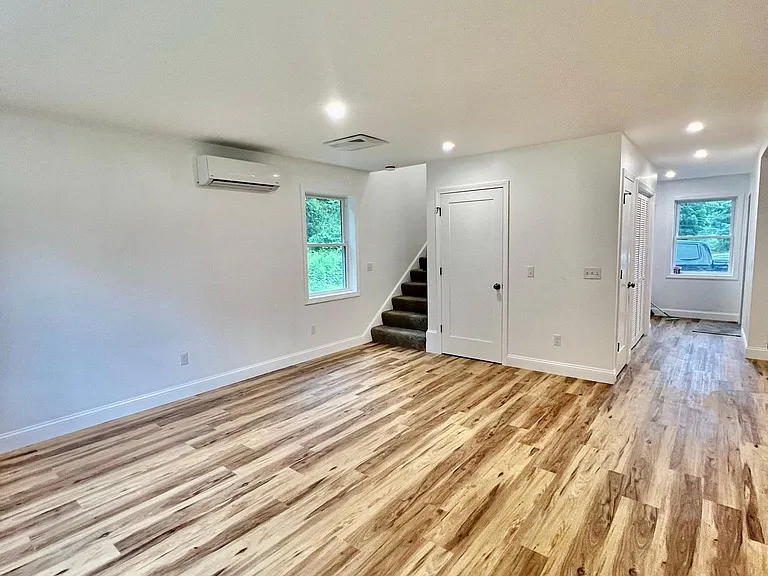 124 Crane Ave #B — Photo 9