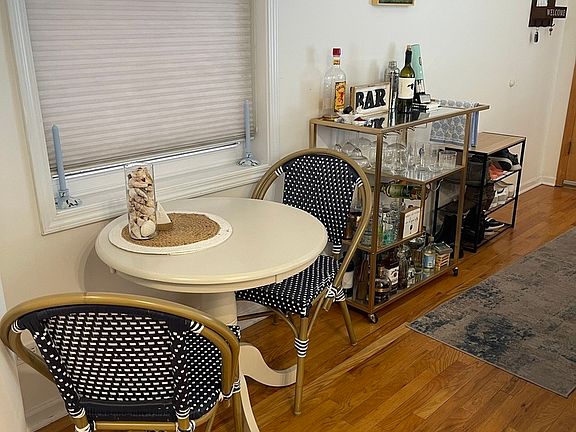 5th image of 870 W Lill Ave #2